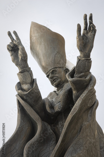 statua di paolo sesto
