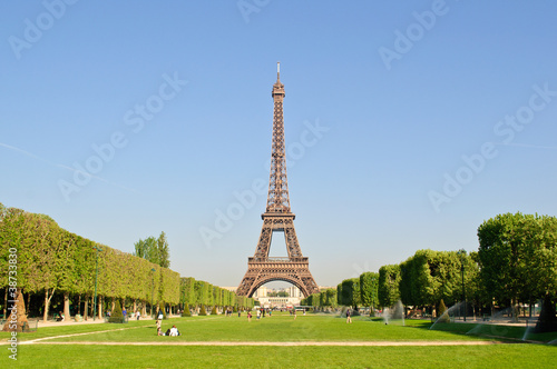 Eiffel Tower © tiglat