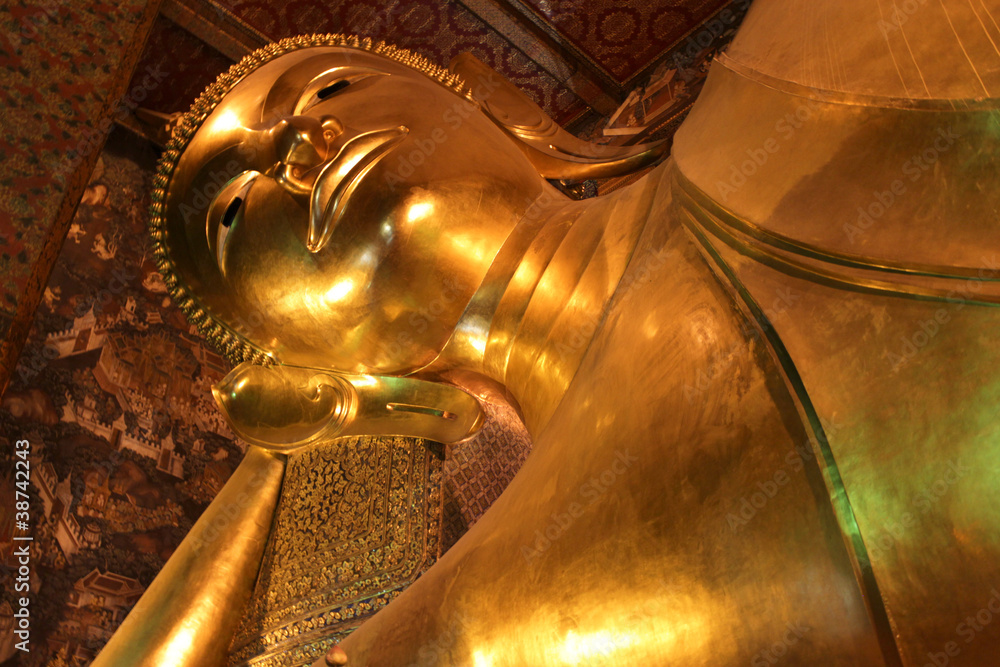 The Big golden Reclining Buddha