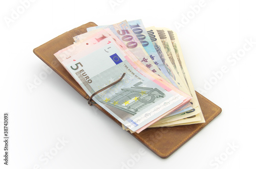 Euro,New Taiwan Dollars,Japanese Yen bills