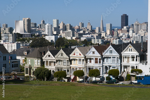 panorama of the painted ladies with skyline of San Francisco