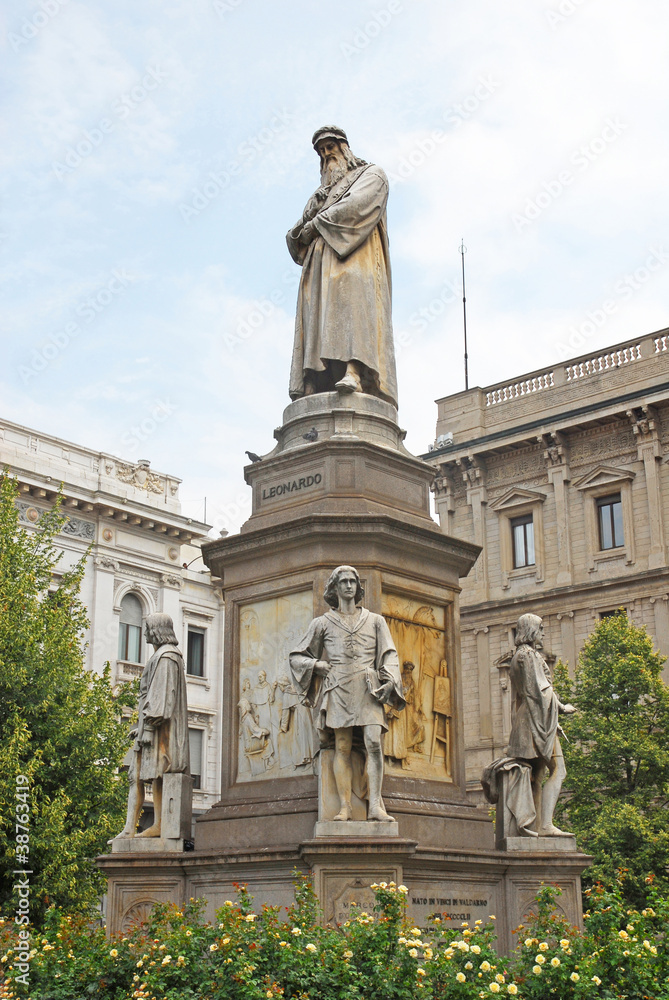 Fototapeta premium Italy, Milan The Leonado da Vinci statue.