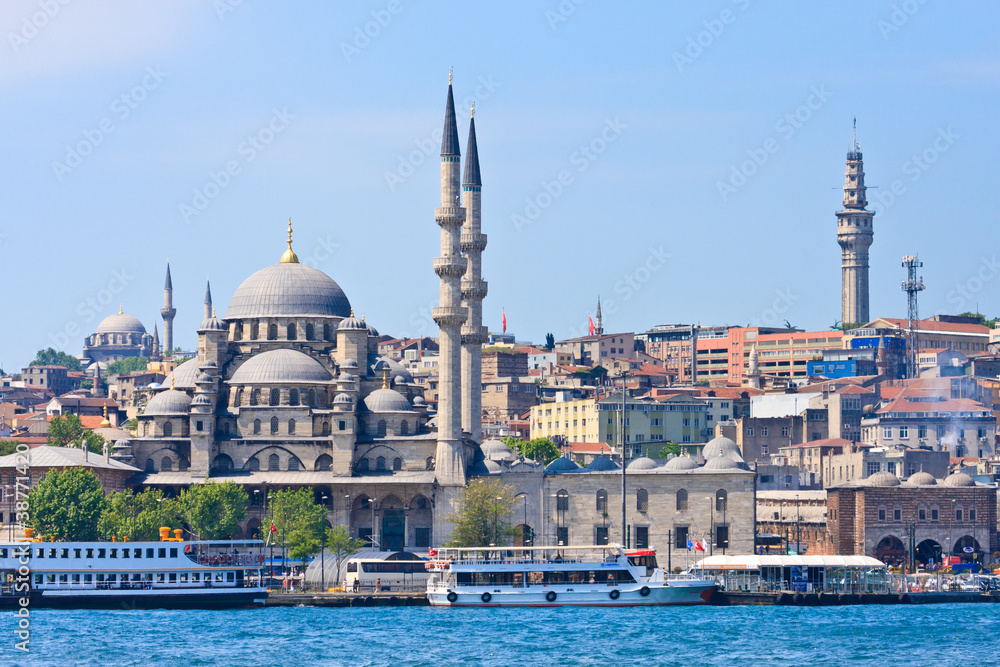 Fototapeta premium Istanbul New Mosque and Ships, Turkey