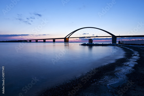 Fehmarnsundbrücke am Winterabend