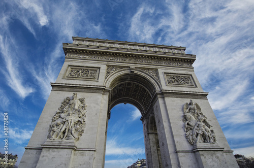 Sky Colors over Triumph Arc in Paris © jovannig