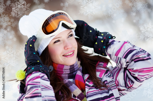 Girl in winter park © Kirill Grekov