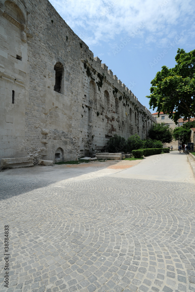 Mur du nord du Palais de Dioclétien à Split en Croatie