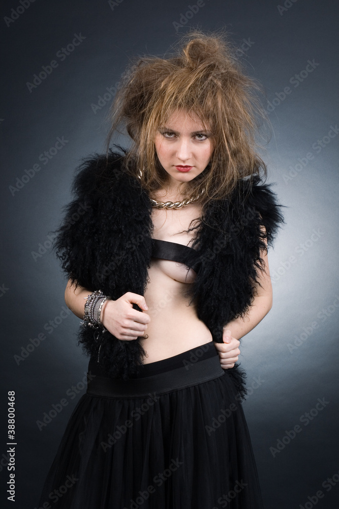 The model in the form of primitive women. The model in the form of primitive women.