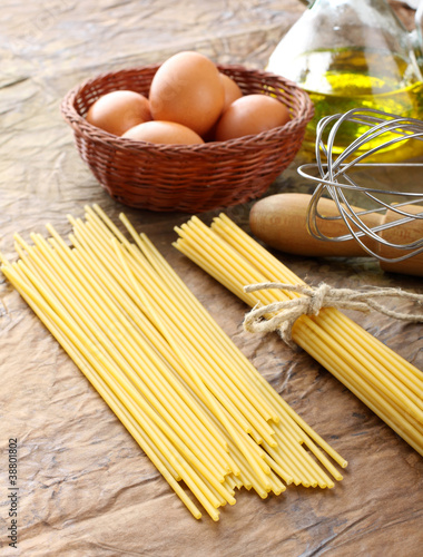 Bucatini - Italian raw pasta