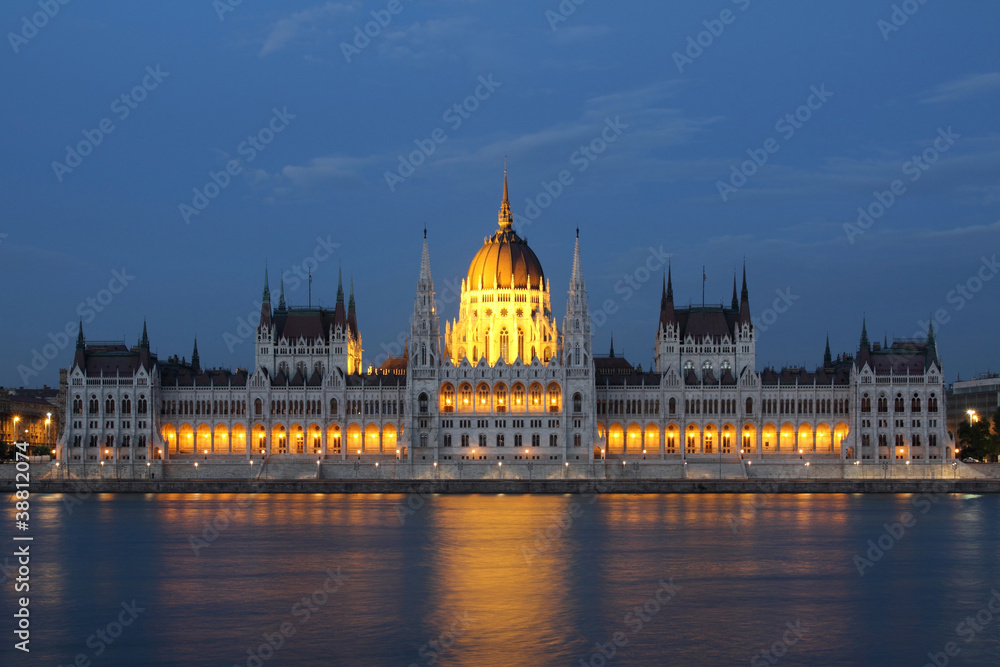 Fototapeta premium Hungarian parliament at night, Budapest