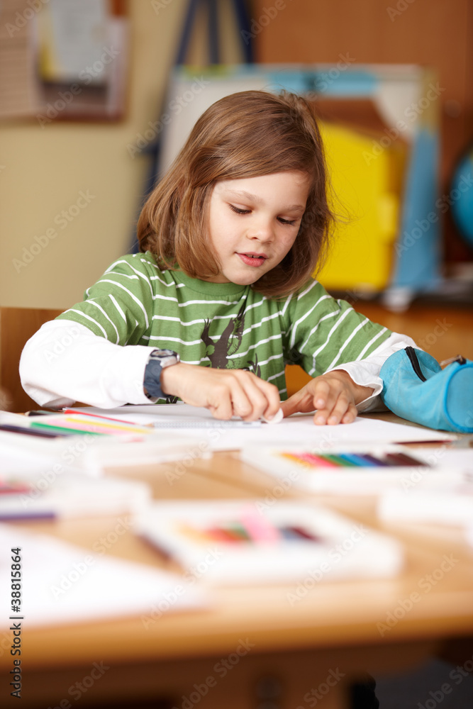 Junge in der Grundschule Junge in der Grundschule