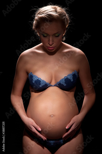 pregnant woman © Artem Merzlenko