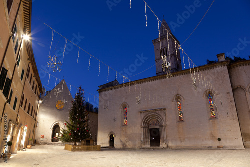 Visso: Piazza Martiri Vissani photo