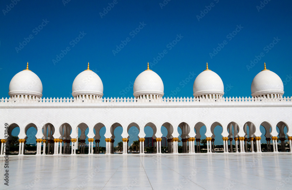 ive domes of Sheikh Zayed Mosque