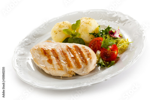 Grilled chicken fillet and vegetables