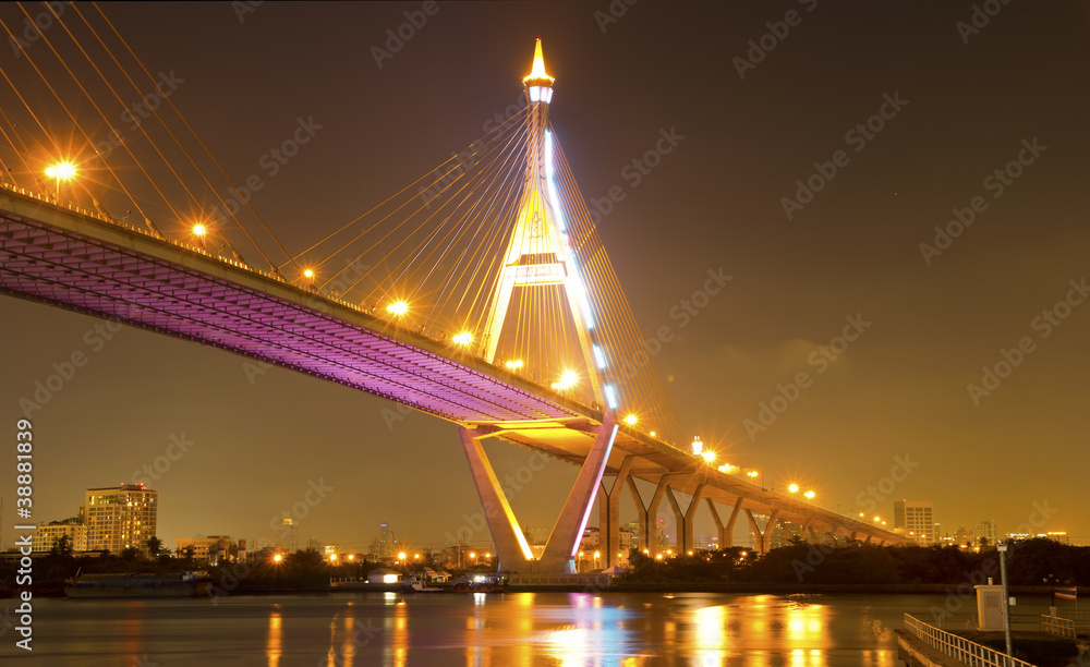 Obraz premium Bhumibol Bridge