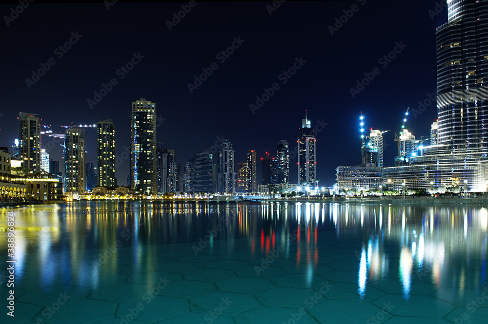 Naklejka premium Dubai Night Scene