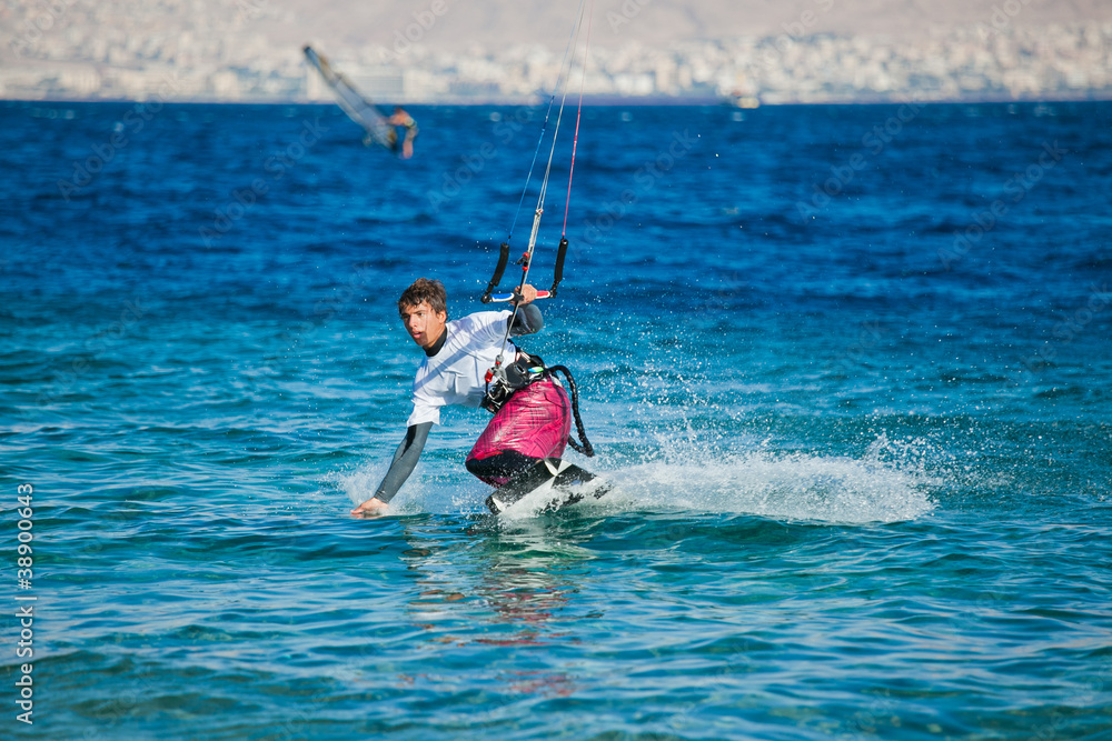 Naklejka premium Kite surfing on the sea.