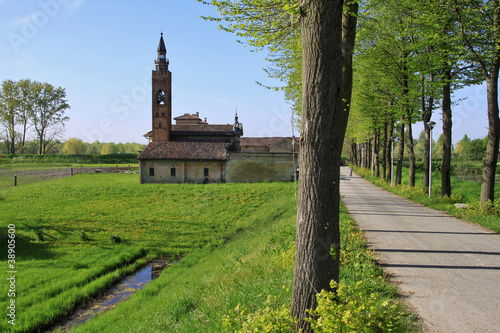 Zibello, Parma, chiesetta di campagna.