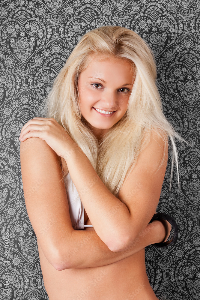 Naklejka premium Cute smiling blond girl in white bikini