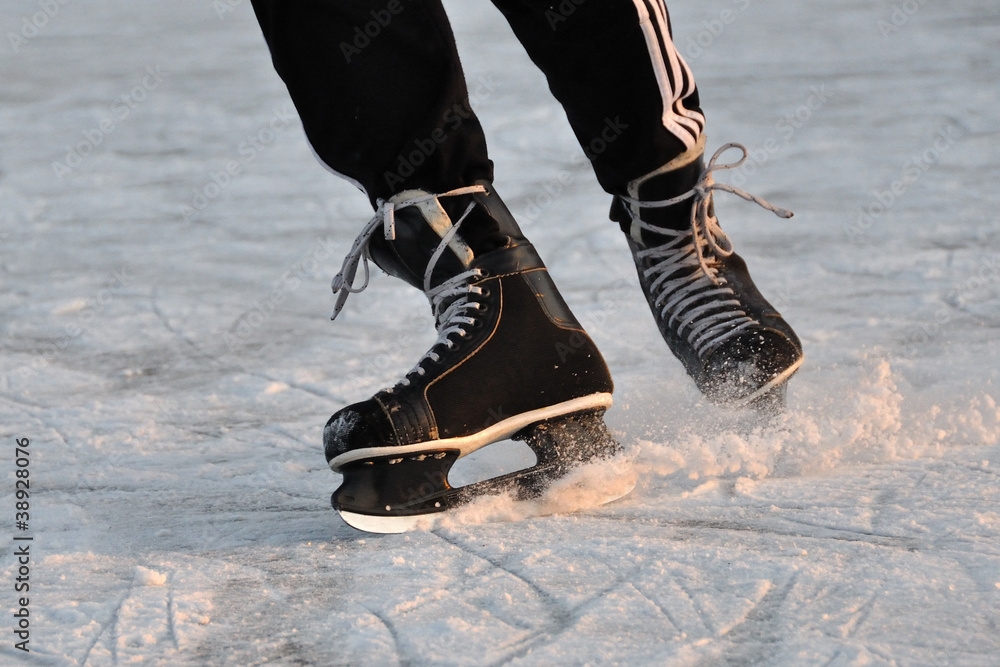 Naklejka premium Closeup aggressive ice skating