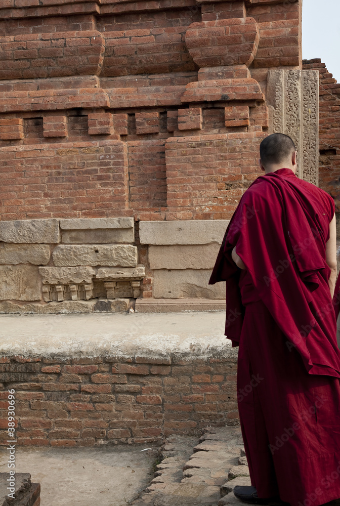 Naklejka premium Buddhist to Varanasi