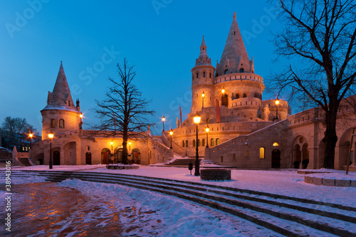 Canvas Print Winter scene of the Fisherman's Bastion in Budapest