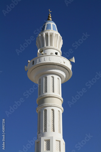 Minarete de una mezquita en Oman