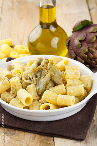Pasta with artichoke