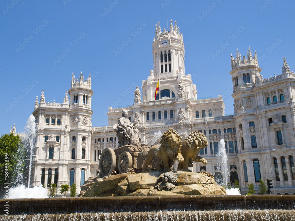 Fototapeta premium Fontanna Cibeles i Pałac Cibeles w Madrycie