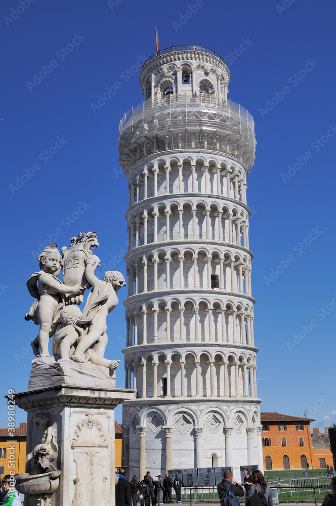 The leaning tower (Pisa)