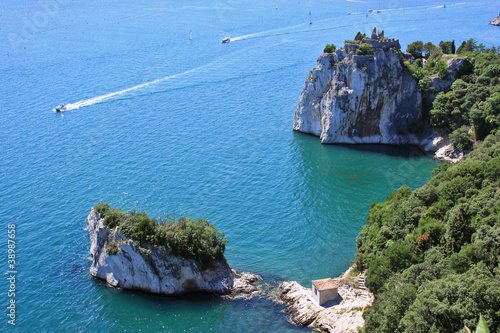 Trieste, Duino, costa con faraglioni dal sentiero Rilke