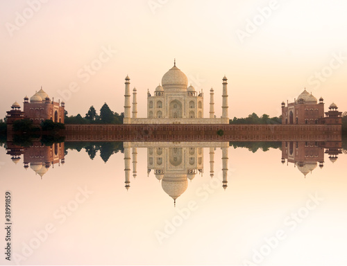 Taj Mahal at sunset, Agra, Uttar Pradesh, India.