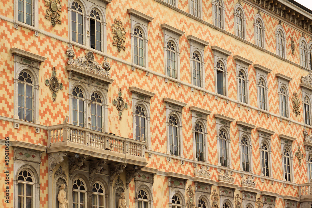 Trieste, facciata di palazzo storico