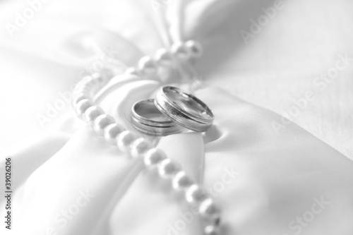 Canvas Print Wedding rings, black & white