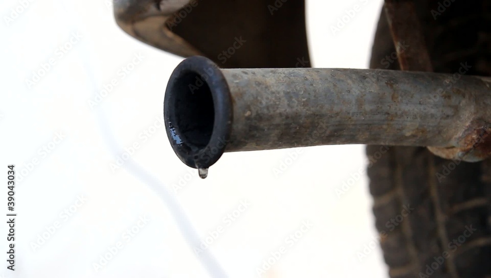 car exhaust drips and blows vapour car exhaust drips and blows vapour