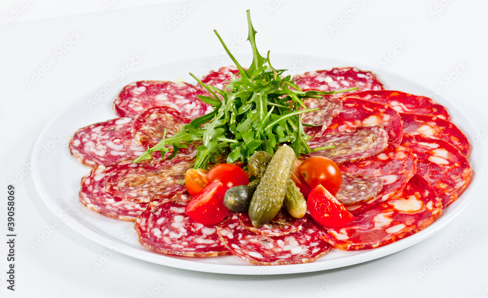 Italian sausage assorted with tomato, cucumber and ruccola