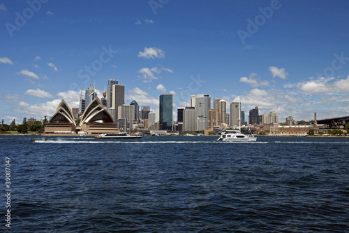 Sydney harbour and downtown, Australia © josefhanus