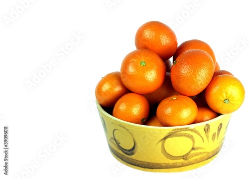 Oranges sitting in a yellow ceramic fruit bowl