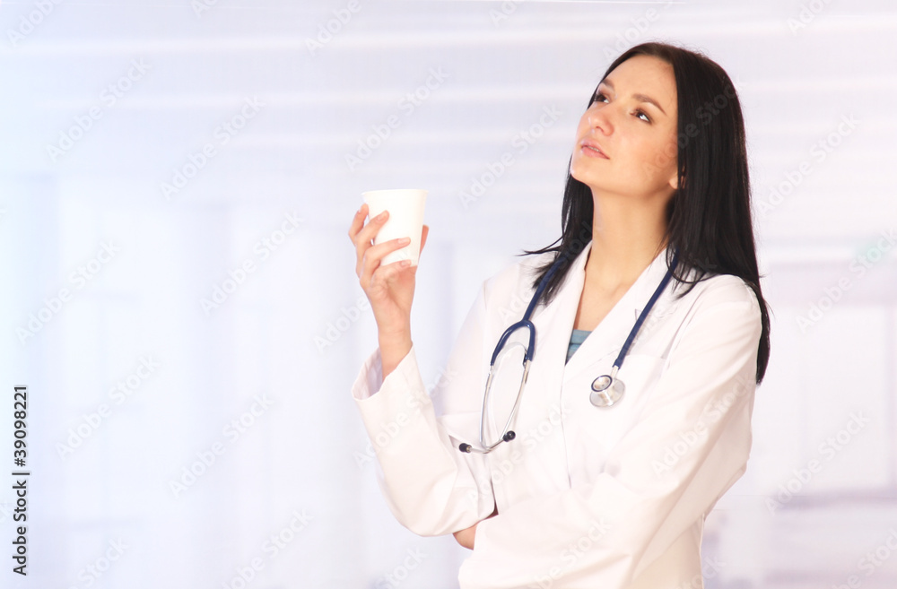 medical doctor in the surgeon'