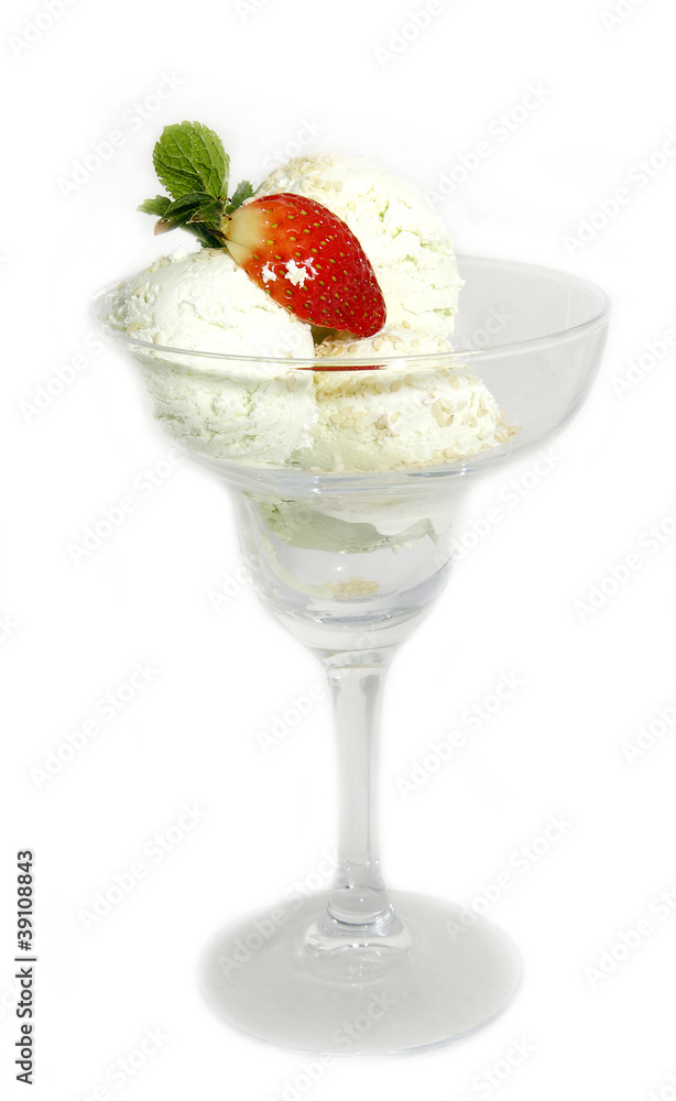 бокал с мороженым