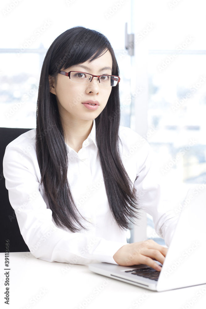 働く女性 働く女性