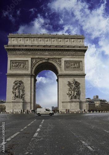 Colors of Sky over Triumph Arc, Paris © jovannig