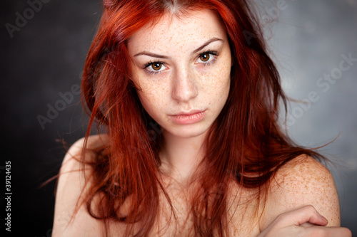Φωτογραφία beautiful woman portrait with red hair and freckles