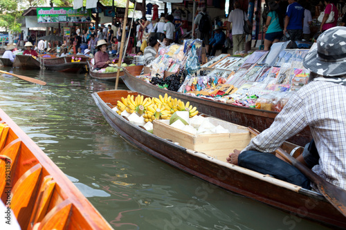 schwimmender Markt in Bangkok © Angelika Bentin