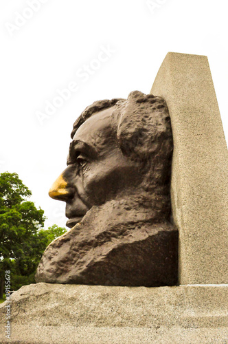 Abraham Lincoln Gravesite Statue photo