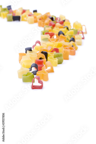 Bunte Nudeln in Herzform