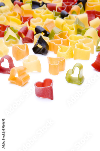 Bunte Nudeln in Herzform