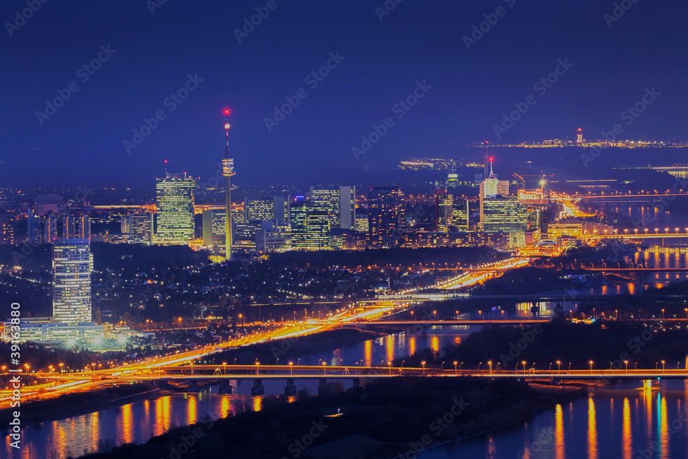 Fototapeta premium Wien bei Nacht mit Donau