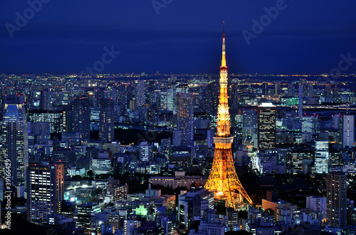 Tokio Tower in der blauen Stunde
